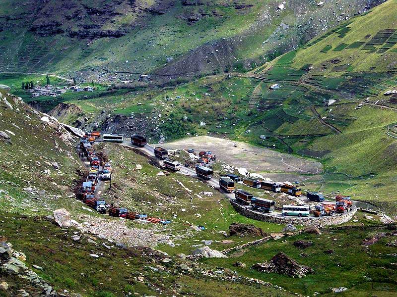 Traffic jam on the Rohtang Road
