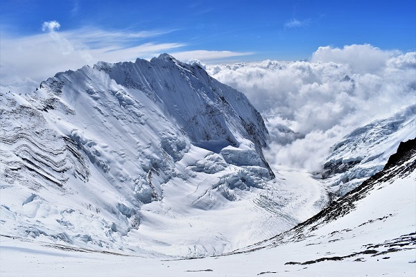 A breathtaking view captured between camp 3 and 4.