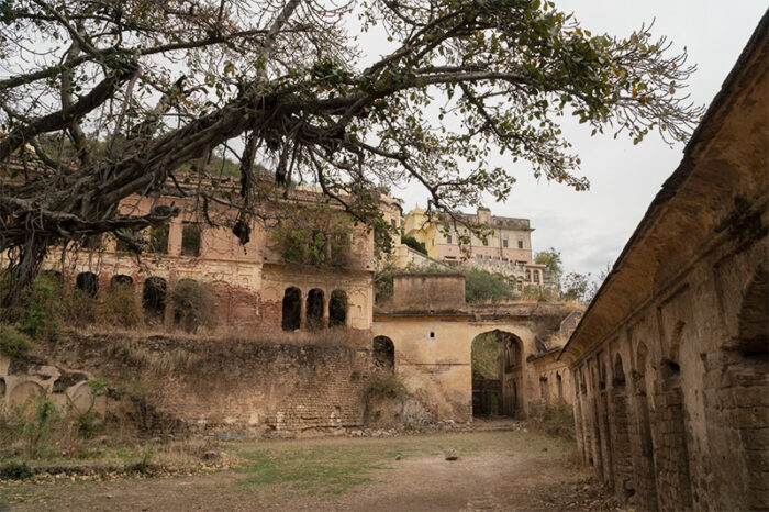 Part of Arki fort in ruins