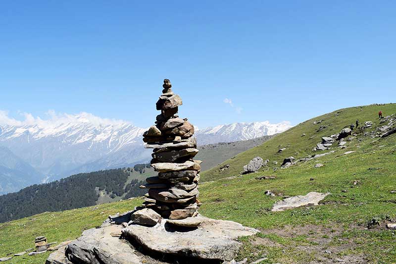 Rock Cairns showing the way to Bhrigu lake