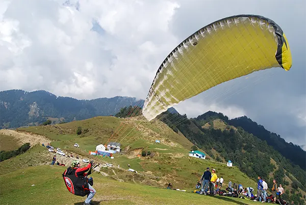 paragliding in manali