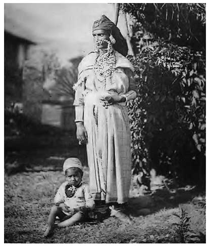 Kullu woman with her child