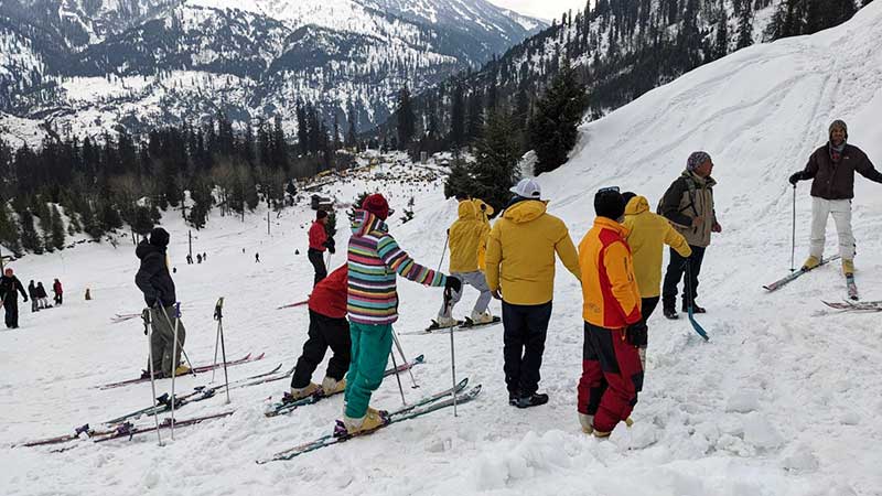 manali skiing