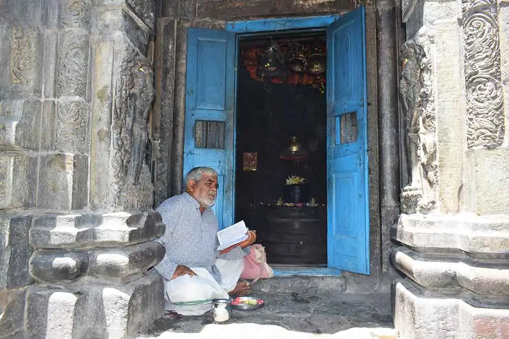 A Linga occupies the sanctum sanctorum of Basheshar Mahadev temple in Bajaura.