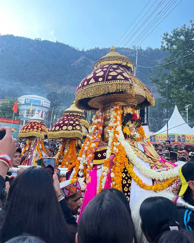 Kullu deities with followers 