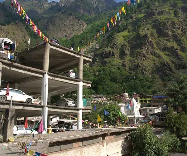 The parking of gurdwara in Manikaran