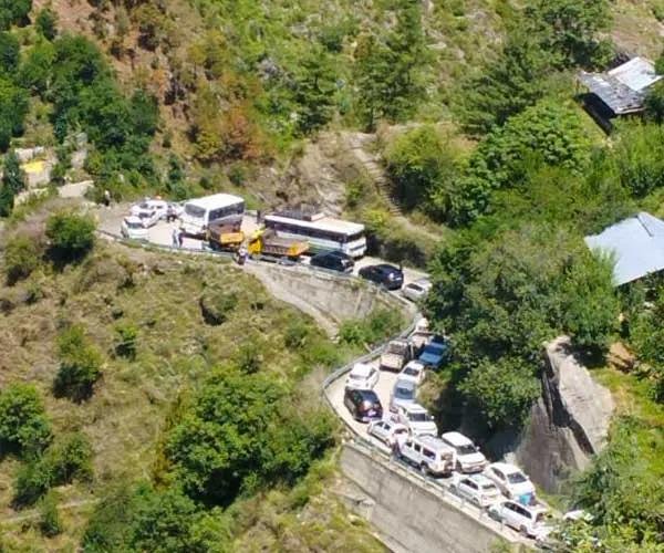 A traffic jam near Jibhi