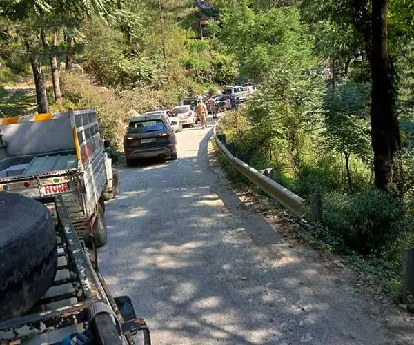 traffic jam on Jibhi road 