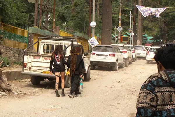 there is a lack of parking spaces in Kasol