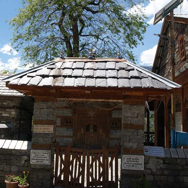 Jagatipatt temple naggar