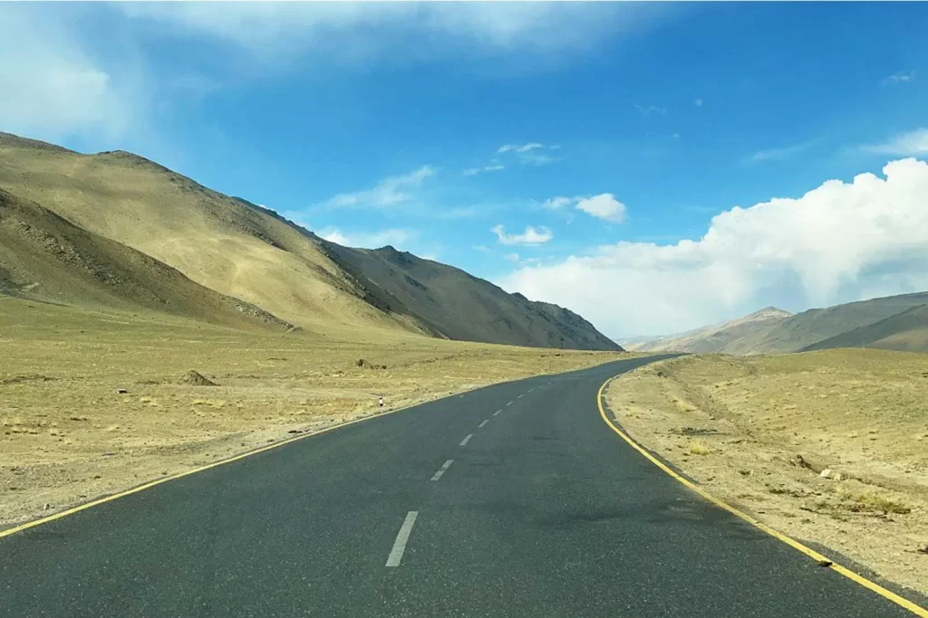 Road to leh goes through a cold desert