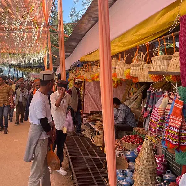 Art and craft shops at Kullu Dussehra.