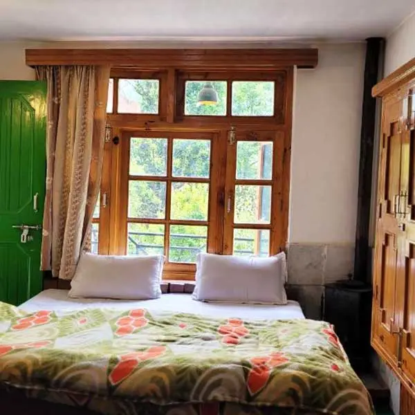 Rockway Hostel in Old Manali