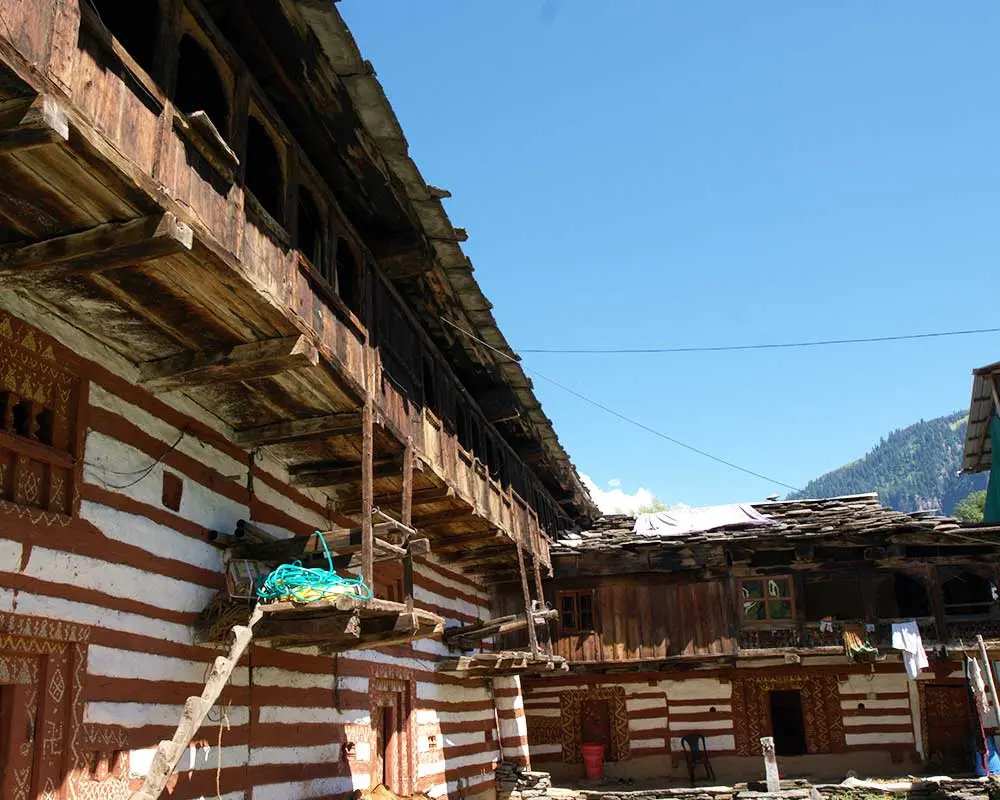 A view of Kath-Kuni houses in Old Manali/nest home stays of old manali