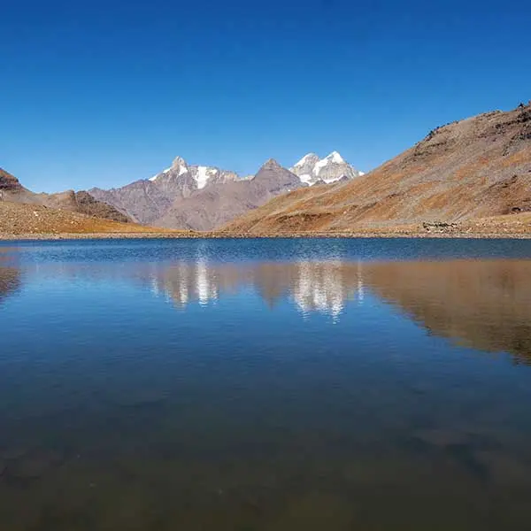 The blue waters of Dashaur lake